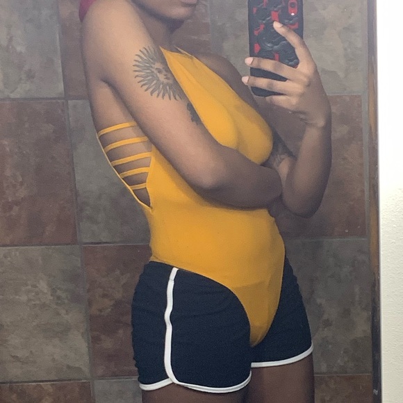 Mustard Ribbed Bodysuit - Picture 2 of 3
